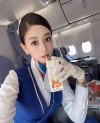 空姐兼職 氣質美女 水蛇腰 高顏值 長直髮 非常漂亮  絲襪誘惑可足交