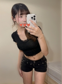 詩詩 158cm  46kg B+cup 20歲 很可愛   鮮嫩的小穴  會夾很緊 很配合