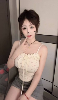 制服底下的細膩柔軟只給懂玩的你 想不想慢慢摸進來看看我有多濕