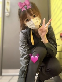 咖啡店可愛小店員調教起來是不一樣的fu青澀感十足 很聽話 光看臉像十幾歲的小女生