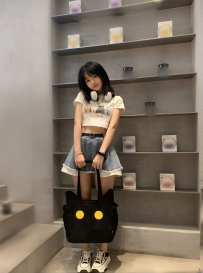 一個可愛的小妹妹：小U 身材：155cm 44kg C奶 20歲