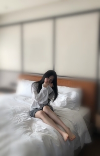 高三剛畢業 沒交過男朋友 「真的有夠緊 進去的時候她還會倒抽一口氣   害我差點軟掉因