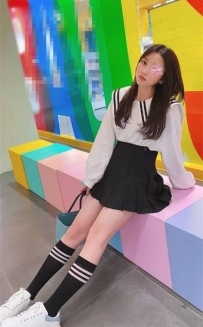 舞蹈老師 身材很柔軟 打扮很活力口技也很強 表情很多 跟...
