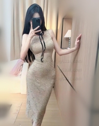 胸部大又挺. 圓潤不下垂 服務超級主動熱情 會幫你脫衣服喔