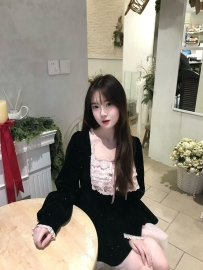 初次下海清純甜美，性感學生妹身段柔美白皙肌膚讓人一見傾心，甜美笑容下蘊藏性感熱情