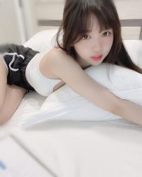 星星 157cm 44kg C杯 20歲  水靈水靈的小女孩  圓圓的臉蛋 好...
