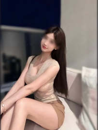 清純系網紅 清純又有股小魔女的氣息  皮膚如凝脂般細膩