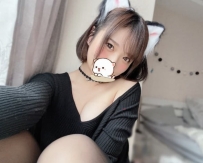 白皙小巧的臉頰 水靈大眼靈動有神 欲垂的美乳波濤洶湧