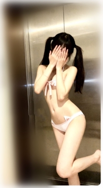 柔沫 154公分|C罩杯|18歲 可愛的小蘿莉 羞澀但服務很貼心  殘廢澡洗的超細心 喜歡在床