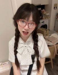 可愛幼態臉 俏皮可愛   活潑甜妹 聲音軟糯 個性乖巧純真