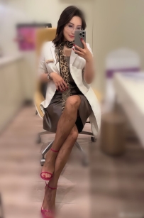 表面高冷 床上騷浪 喜歡被強勢進攻 會主動配合 服務細緻 射完還能幫你按摩放鬆