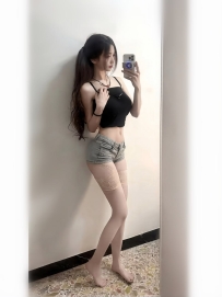 Miki 162cm-46kg-Ecup-21歲電信門市活潑妹 笑容甜美又親切 個性開朗大方，