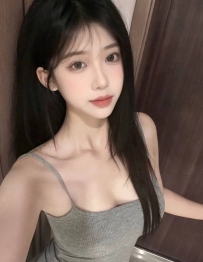 自然系女孩 清新女孩 個性大方喜愛挑戰 有著嫩白肌膚與高顏值