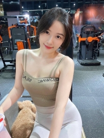 性感翹臀饅頭鮑，健美有成的火辣美人！