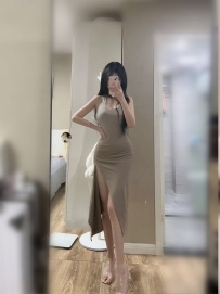 高挑骨感妹 長腿配白皙膚色超級吸睛 個性有點慢熟，