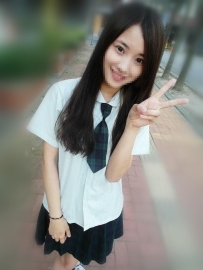 語蕎 157cm.Ccup.44kg.19歲  清純甜美 很卡哇伊的一個女生
