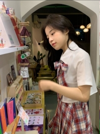 婷婷 158.B+.43.19歲高中畢業生小小隻很可愛，內裝粉嫩穴穴...