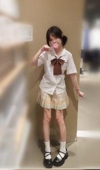 JK學妹豆丁 156cm・40kg・B罩杯・18歲無毛白虎水嫩粉穴可舔滿