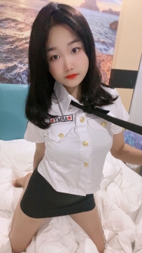2節10200：看似清秀羞澀の超商妹妹,私下是位渴望被愛、 想...