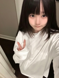 幼齒學生妹 下海兼職她第一眼看上去很幼齒小隻 很鄰家女孩 床上是淫蕩的 口交技術讚