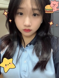 臉蛋超清秀耐看 身材比例完美 性格很活潑 喜歡看A片