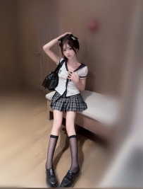 JK制服學生妹 清純甜美 羽棠 158cm・44kg・C奶・19歲 私下其實很騷 下面水多又敏感