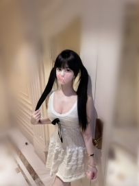 甜甜臉蛋 白皙皮膚 活潑陽光 水又多多 可親可舔 跟這樣的女孩約會