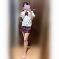 可愛臉蛋＋勾魂笑容  素素｜156／40／B｜21歲