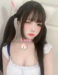 年輕學生妹 臉蛋清純卻高顏值  笑容甜美可人   比例超犯規