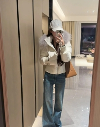 首次嘗試新體驗，氣質純淨 身材緊緻、線條漂亮，互動自然