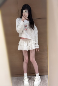 撒嬌又帶騷 嘴唇微紅 眼神會讓你心跳 動作自然又挑逗B奶 22歲