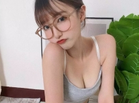 精緻五官小巧蜜唇～纖細身材飽滿美胸！青春洋溢滿滿 158.46.E.22歲
