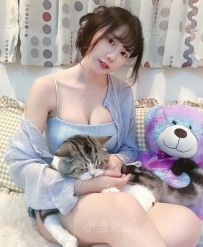 高顏值膚白大美胸的正妹妹 奈奈當然是肯定不忘記介紹給...