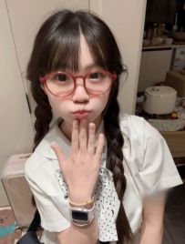 可欣 157cm 44kg Bcup19歲  #可愛幼態臉 俏皮可愛 活潑甜妹