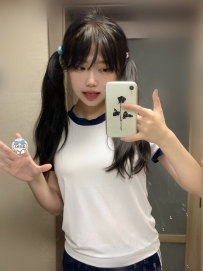 蘋果158/46/C/19歲制服小隻馬 身材嬌小好抱好幹