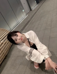 粉嫩小胸 第一次下海初兼  私密處也很粉嫩哦，毛也比較少