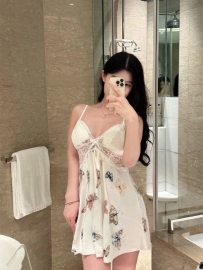 溫柔鄰家女孩的誘惑  她的身材也很誘人，D奶搭配纖細腰肢