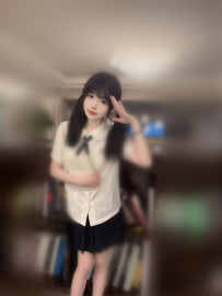 依晴 158cm  B杯  43kg  20歲  圖書館角落靜靜看書的學妹