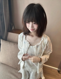 外表甜美乾淨型 笑起來超治癒   158   實歲18歲