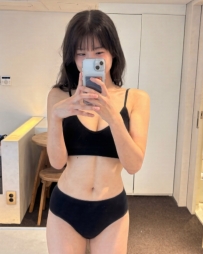 清新可愛小甜妹，甜甜嗓音蜜汁穴! 溫柔體貼服務優，輕盈好控超靈活!