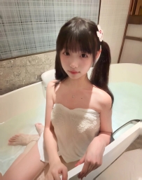 小菲 157.39.C.18歲  年幼少女 天生可愛模樣  小小一隻 三點粉嫩 穴緊