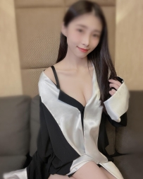 漂亮很有氣質的大奶妹   好身材是隱藏不住的