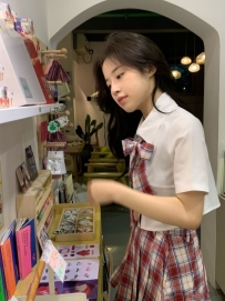 婷婷 155.B.39.18歲 #高中畢業生  小小隻很可愛 內裝粉嫩穴穴緊實 #今天第一天下海兼