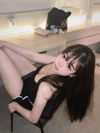 米粒 160.D.45.19歲 充滿著粉紅泡泡 會窩在你懷裡撒嬌 但床上經驗不多