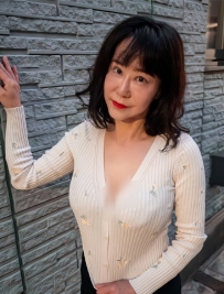 成熟熟女 騷味濃厚 床上主動到會嚇到你 經驗滿滿 會舔會吸 會用身體各種方式伺候你