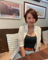 高階氣質主管 平常都不苟言笑 小蘭 163cm.D.47kg.32歲