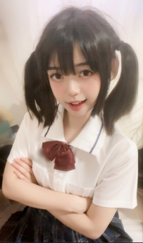 JK服裝愛好者，體態嬌小、風格可愛、超敏感!! 甜甜女友類型的她，平時就是位色色女孩