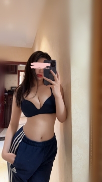 高挑大屁股，火辣的身材性感曲線讓人血脈賁張，個性像小辣椒般，帶給你熱力與激情，吹