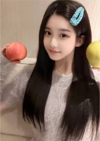呆萌小可愛來啦！會是你喜歡的類型嗎？  白皙的皮膚 水...