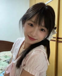林小米 160cm / 44kg / C罩杯 / 19歲聲音軟糯甜美，講話活潑有趣，充滿青春少女的青澀